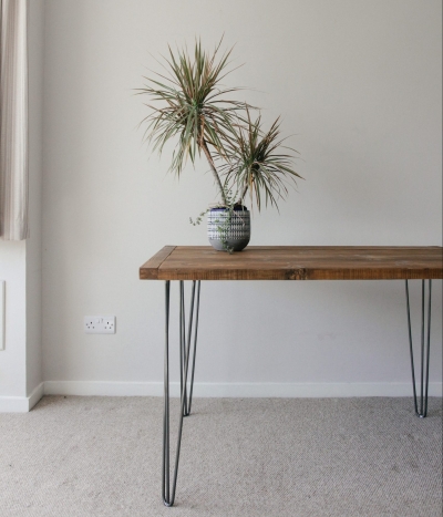 Waarom mangohout de perfecte keuze is voor je industriële woonstijl 