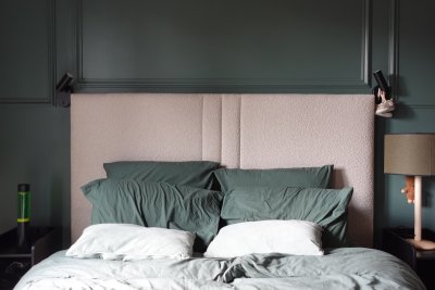 Waarom steeds meer mensen hun slaapkamer donker schilderen